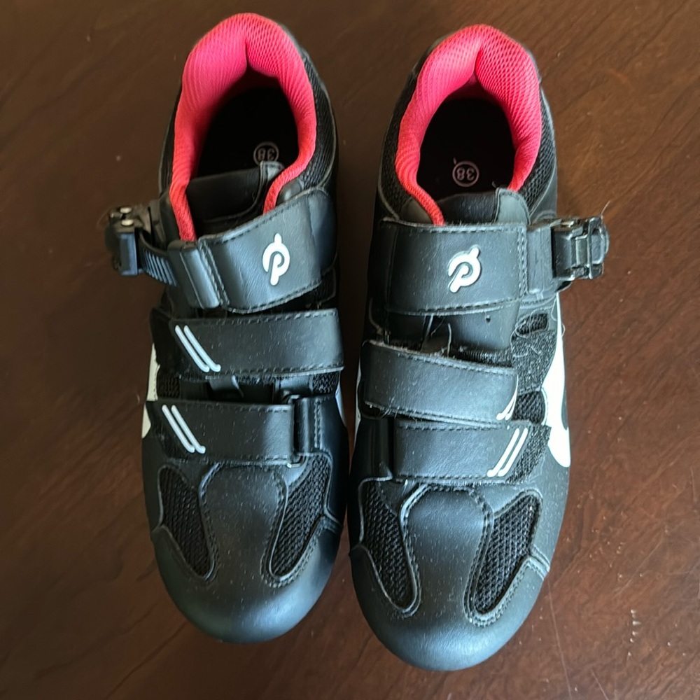 Peloton gently used cycle shoes